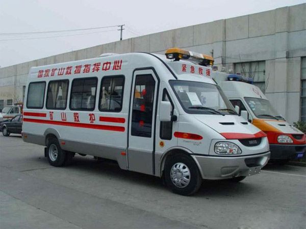 救護(hù)車生產(chǎn)廠家的發(fā)展趨勢如何？一篇文章告訴你。01